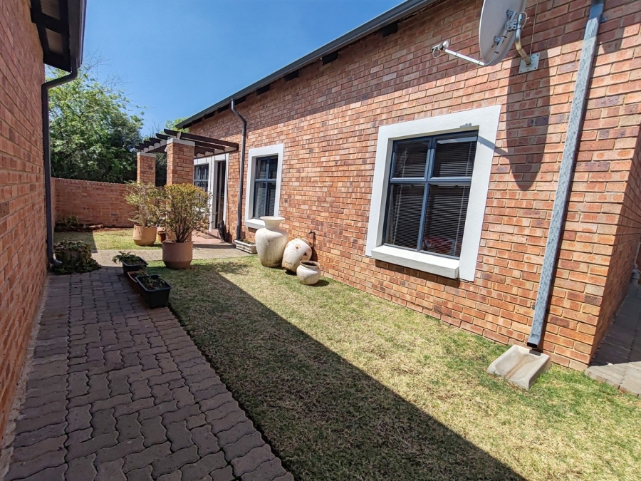 2 Bedroom Property for Sale in Van Der Hoff Park North West
